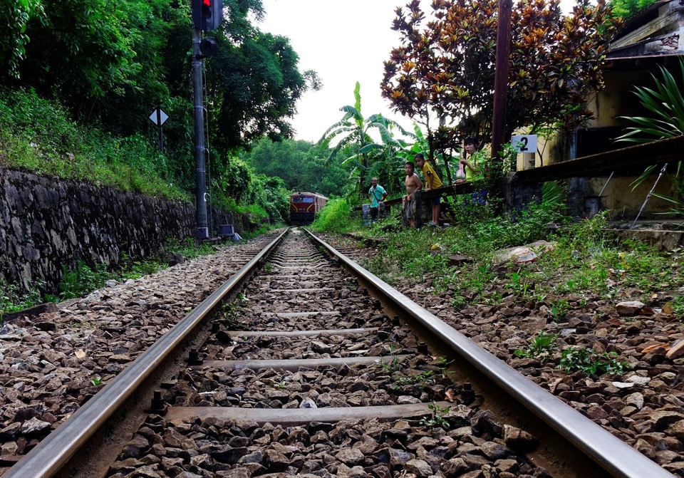 Cầu đường sắt Đồn Cả: Cheo leo tàu vượt núi! - 9