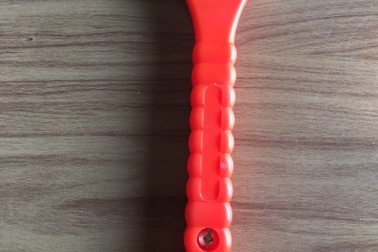 Người đi xe lùng sục mua dụng cụ phá kính sau tai nạn ô tô đuối nước