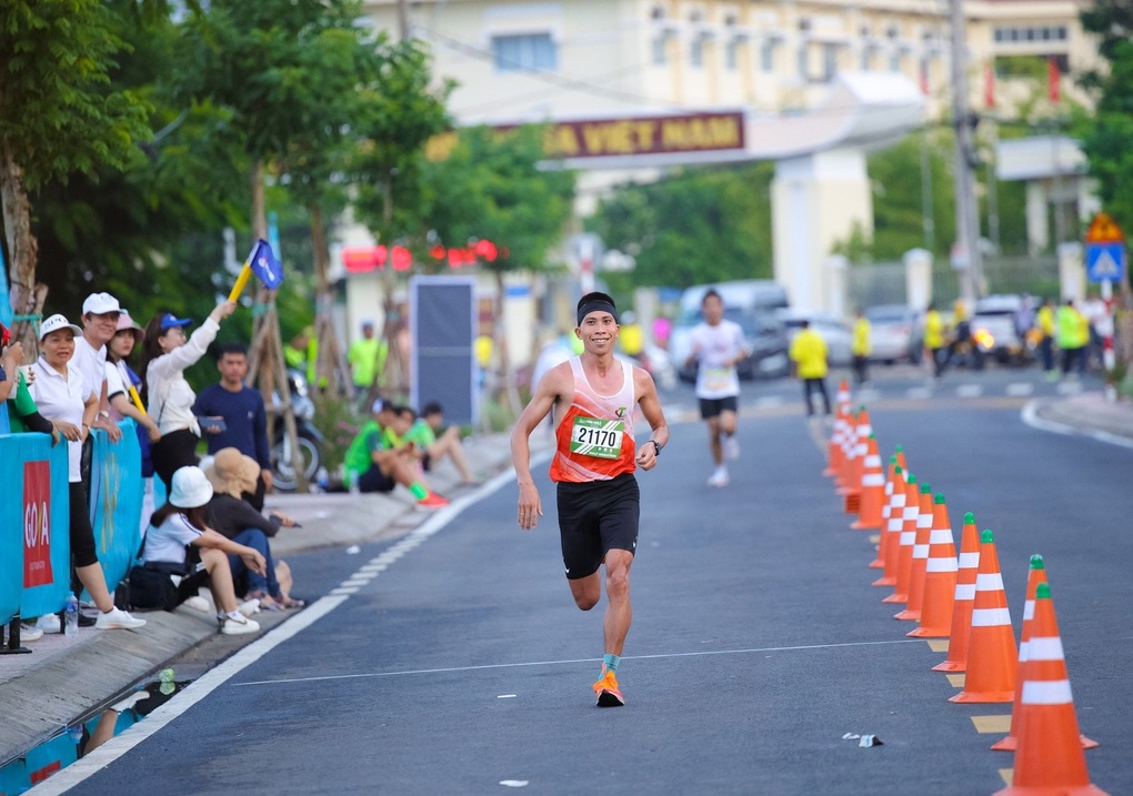 Huỳnh Anh Khôi - Văn Tâm - Đan Quyết làm nóng đường đua HDBank Green Marathon 2025 - 2 Huỳnh Anh Khôi - Văn Tâm - Đan Quyết làm nóng đường đua HDBank Green Marathon 2025 - 2