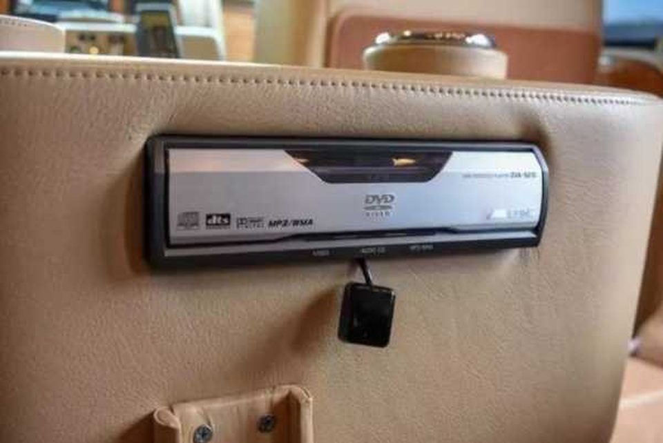 Bị thất sủng, chiếc SUV 6 cửa chống đạn của Vua Jordan rớt gần 90% giá trị - 14 Bị thất sủng, chiếc SUV 6 cửa chống đạn của Vua Jordan rớt gần 90% giá trị - 14