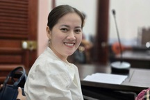 Bà Hồng Loan có mặt ở phiên tòa xử vụ tranh chấp di sản cố nghệ sĩ Vũ Linh