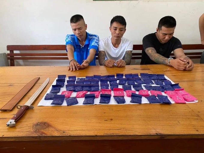 Rượt đuổi trong rừng đêm, tóm gọn nhóm đối tượng dùng xe vận chuyển ma túy - Ảnh 1. Rượt đuổi trong rừng đêm, tóm gọn nhóm đối tượng dùng xe vận chuyển ma túy - Ảnh 1.