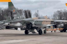 Máy bay Su-25 Nga bị tên lửa Ukraine bắn trúng động cơ