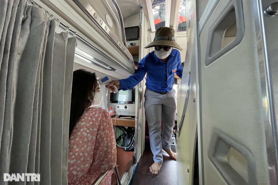 Khách đi tour trở lại, du lịch theo nhóm Khách đi tour trở lại, du lịch theo nhóm