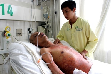 “Ba ơi, mẹ mất rồi ba đừng bỏ anh em con!”