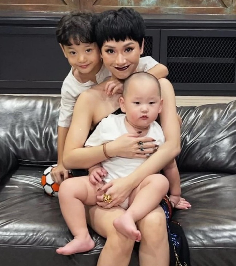 Phi Nhung bất ngờ đòi cưới danh hài Hoài Linh - 12