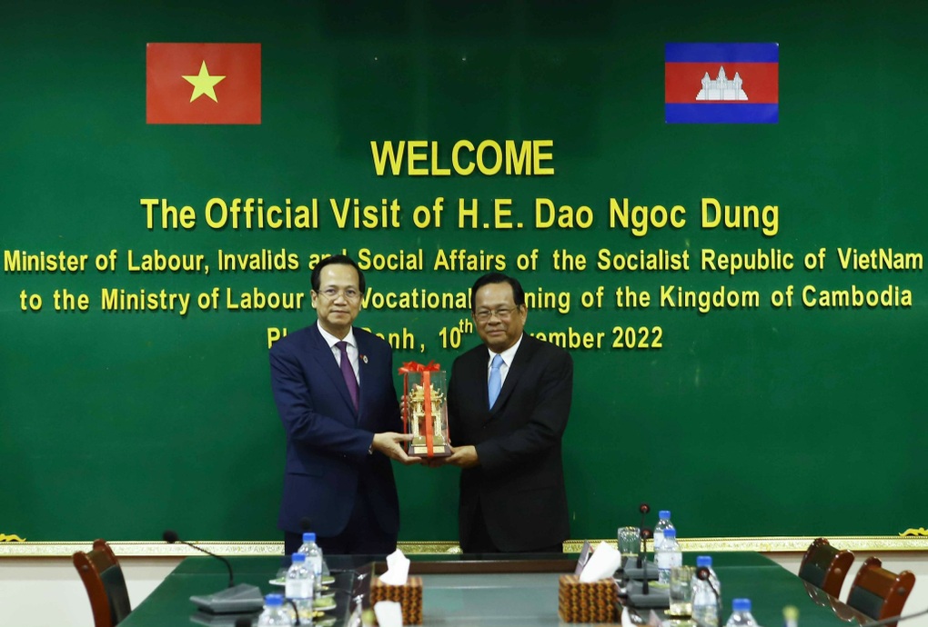 Triển khai nhanh thỏa thuận hợp tác giữa hai Bộ Lao động Việt Nam - Campuchia - 2 Triển khai nhanh thỏa thuận hợp tác giữa hai Bộ Lao động Việt Nam - Campuchia - 2