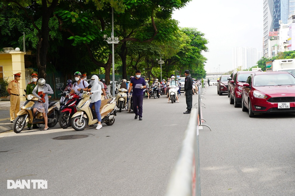 Tổ công tác đặc biệt đón lõng, bắt hàng loạt phương tiện né chốt kiểm dịch - 1 Tổ công tác đặc biệt đón lõng, bắt hàng loạt phương tiện né chốt kiểm dịch - 1
