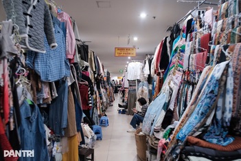 Giữ chợ truyền thống, trước hết phải giữ người đi chợ