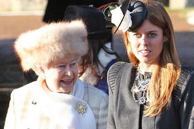 Nữ hoàng Anh bị phản đối dữ dội vì diện mũ lông thú