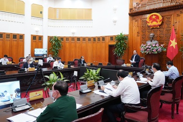 Thủ tướng chỉ đạo Hà Nội xử lý việc người dân chen chân lễ Phủ Tây Hồ