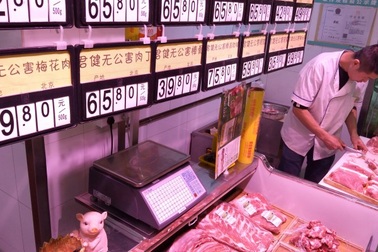 Trung Quốc: Mở tài khoản ngân hàng được tặng thịt lợn