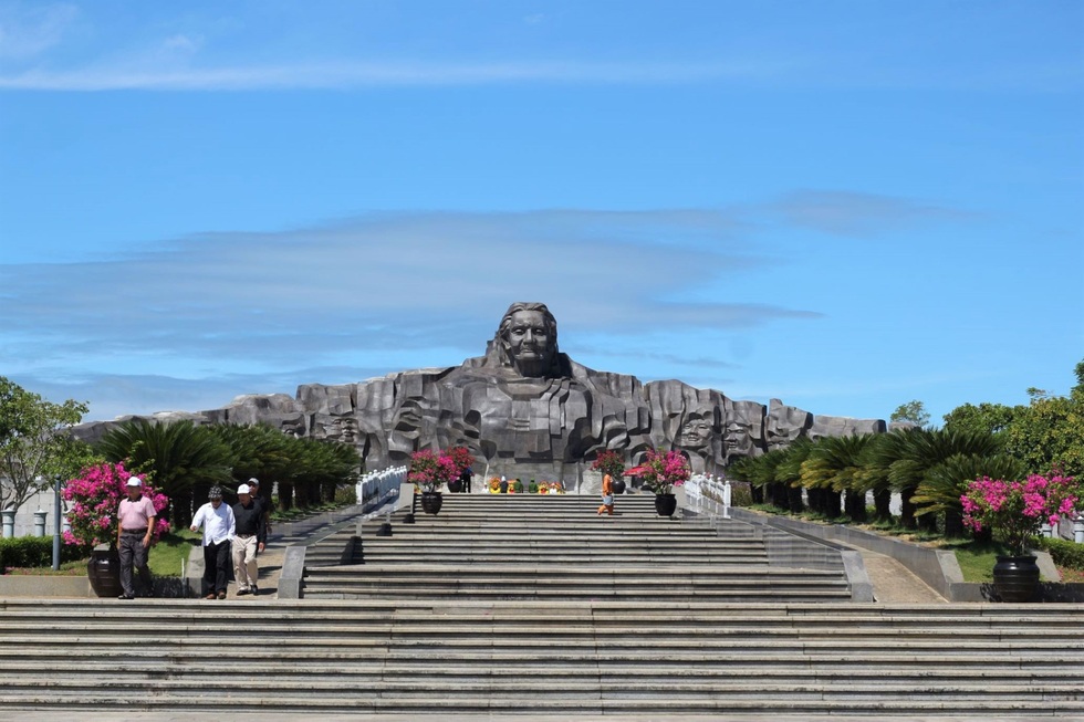 Người mẹ huyền thoại 12 lần tiễn con cháu ra chiến trường, không ai trở về