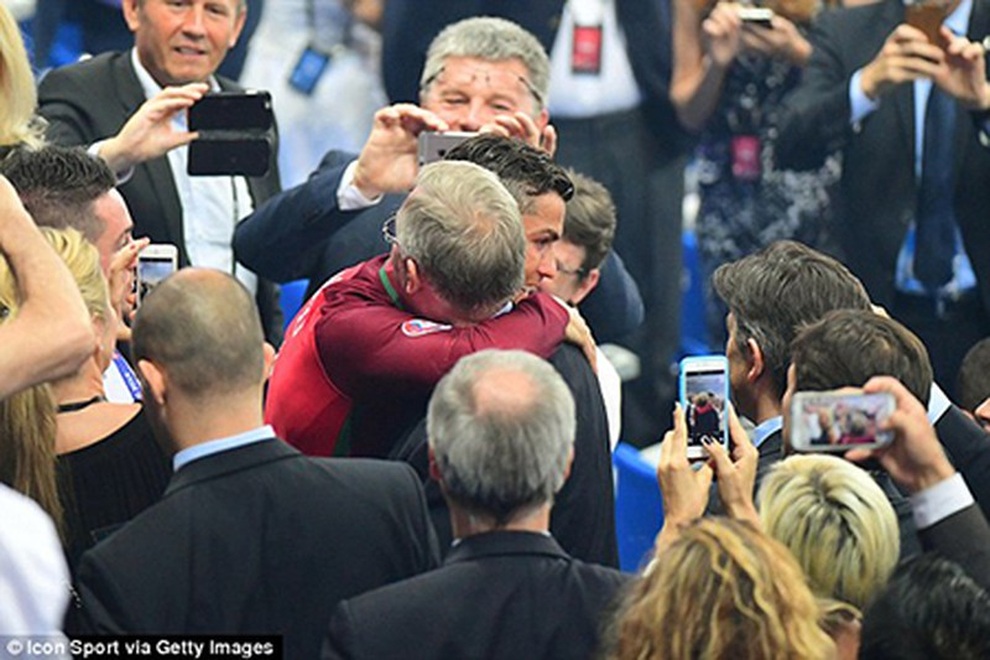 Tình cha con của C.Ronaldo và Sir Alex Ferguson sâu đậm thế nào? - 5 Tình cha con của C.Ronaldo và Sir Alex Ferguson sâu đậm thế nào? - 5
