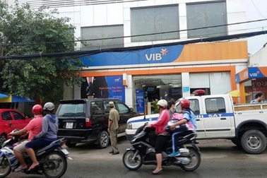 Người đàn ông ném quả khói vào ngân hàng bị bệnh tâm thần