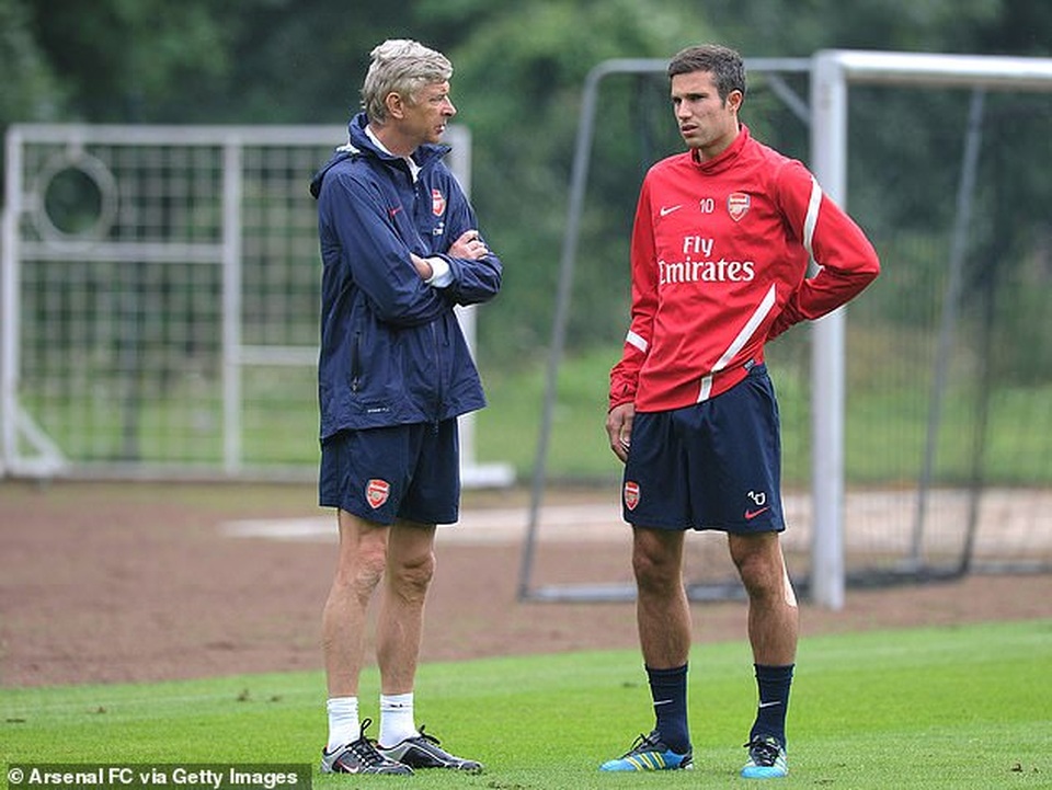 Từ chối ra sân, Van Persie từng ăn cú tát của HLV Van Gaal - 2 Từ chối ra sân, Van Persie từng ăn cú tát của HLV Van Gaal - 2