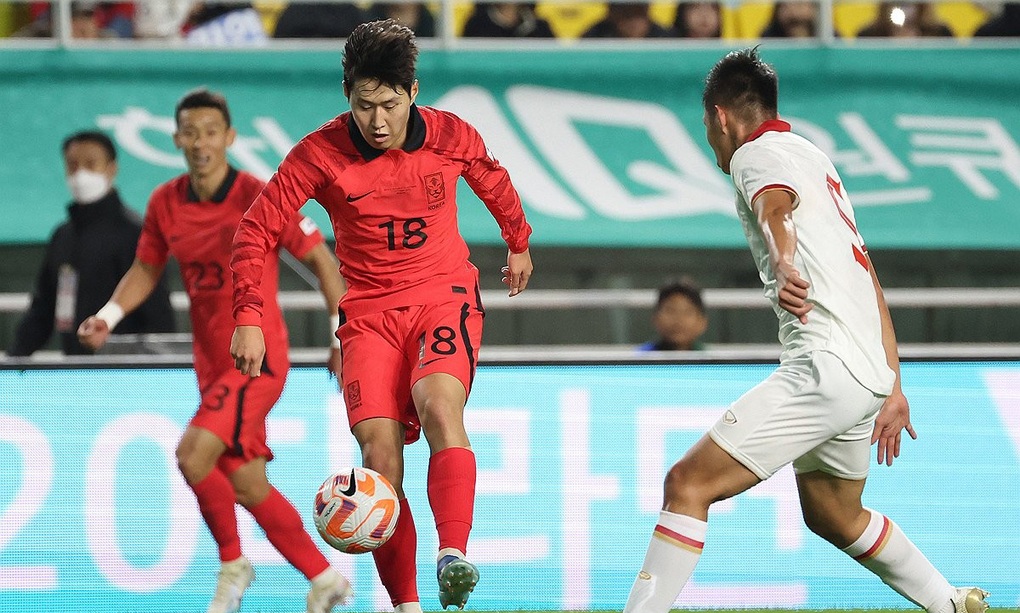 HLV Klinsmann lo ngại Singapore chơi phòng ngự số đông như tuyển Việt Nam - 2 HLV Klinsmann lo ngại Singapore chơi phòng ngự số đông như tuyển Việt Nam - 2