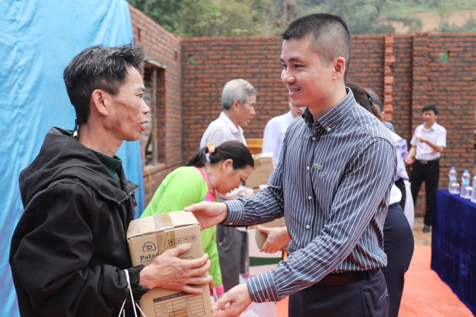 Hoạt động Nhân ái và khái niệm “cần câu”, “con cá”