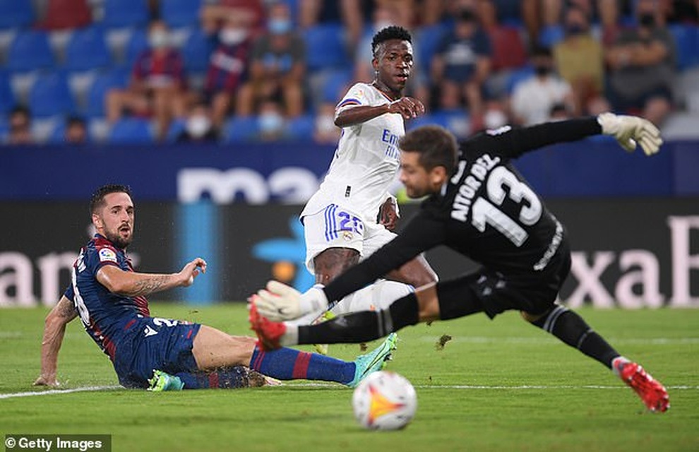 Real Madrid suýt trắng tay trong trận cầu mưa bàn thắng - 5 Real Madrid suýt trắng tay trong trận cầu mưa bàn thắng - 5