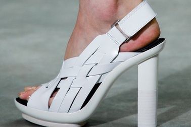 Những mẫu sandal thanh lịch của Calvin Klein