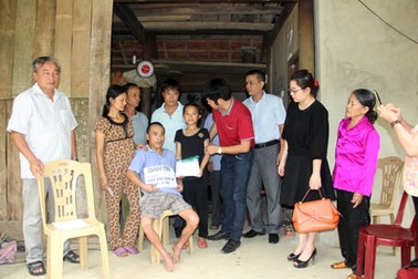 Bạn đọc giúp đỡ “bé lớp 6 viết đơn xin nghỉ học” hơn 127 triệu đồng