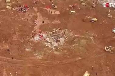 Hiện trường vụ lở đất kinh hoàng tại Trung Quốc nhìn từ trên cao