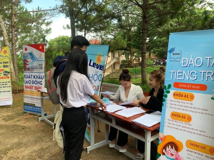 Công ty có chức năng đưa lao động đi làm việc ở nước ngoài tư vấn cho người lao động.