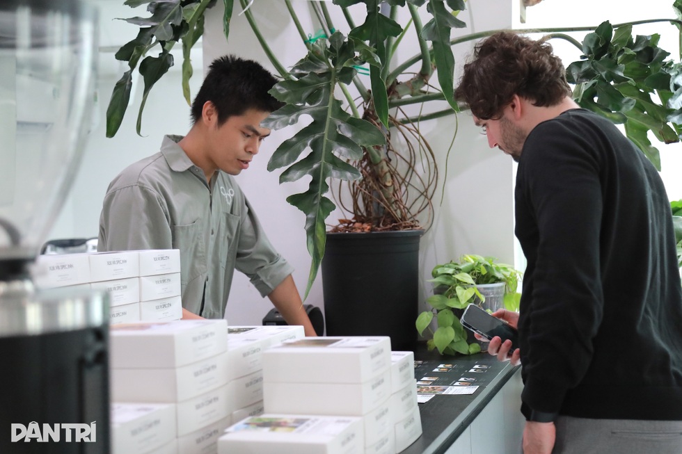 Quán “cà phê nhà giàu” trong ngõ ở Hà Nội, bán 750.000 đồng/ly - 6