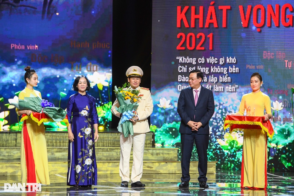 Chủ tịch Quốc hội: Gắn việc học tập, làm theo Bác với hệ giá trị quốc gia - 4 Chủ tịch Quốc hội: Gắn việc học tập, làm theo Bác với hệ giá trị quốc gia - 4