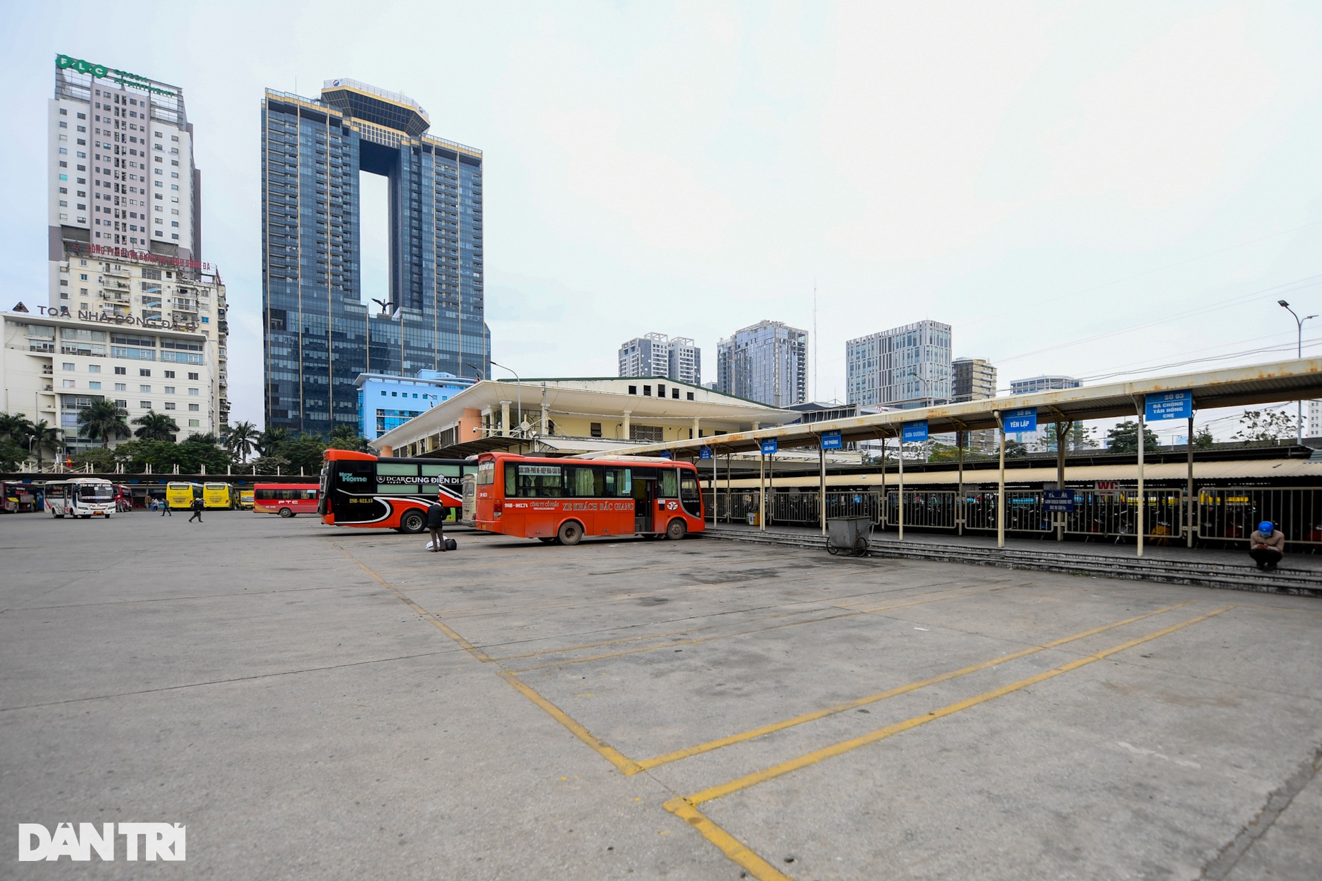 Các bến xe ở Hà Nội đìu hiu vắng khách trong ngày cuối năm - 7 Các bến xe ở Hà Nội đìu hiu vắng khách trong ngày cuối năm - 7