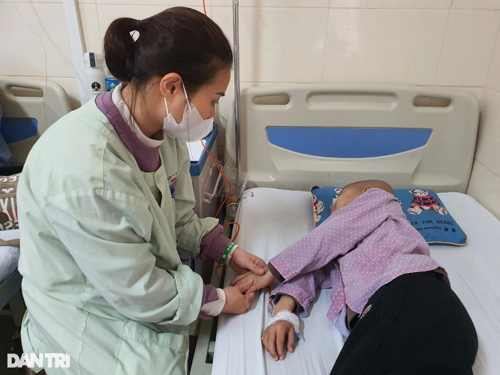 5 năm níu kéo sự sống vì bệnh ung thư, cậu bé 8 tuổi: Xin cô bác giúp con - 3 5 năm níu kéo sự sống vì bệnh ung thư, cậu bé 8 tuổi: Xin cô bác giúp con - 3