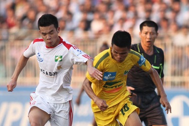 “Vua sân cỏ” lại trở  thành tâm điểm chỉ trích