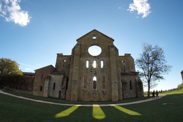 Khám phá tu viện cổ San Galgano