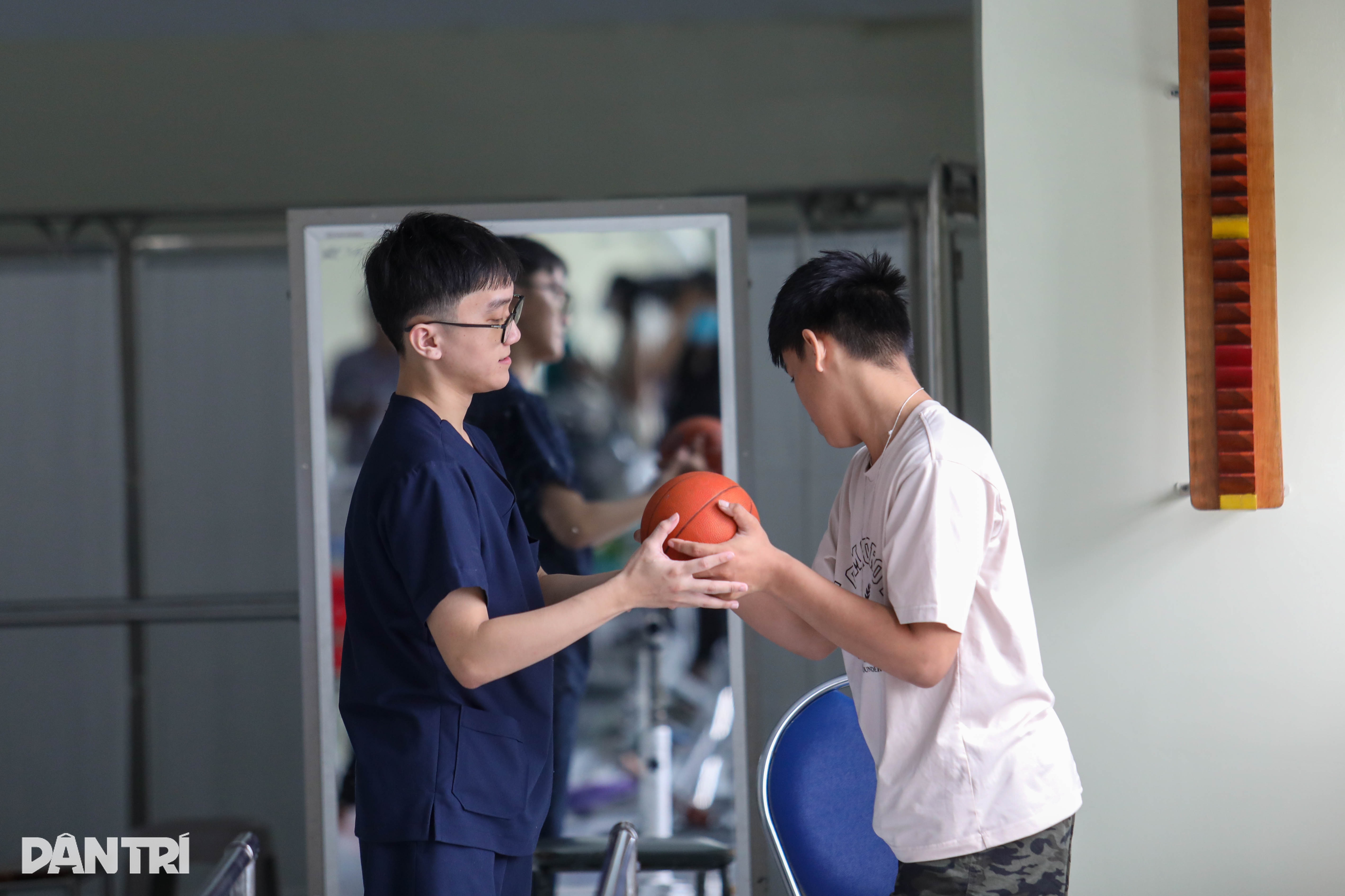 Tập đi, tập nói ở tuổi xế chiều - 13