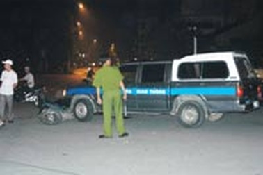 Hà Nội: Xe thanh tra giao thông gây tai nạn