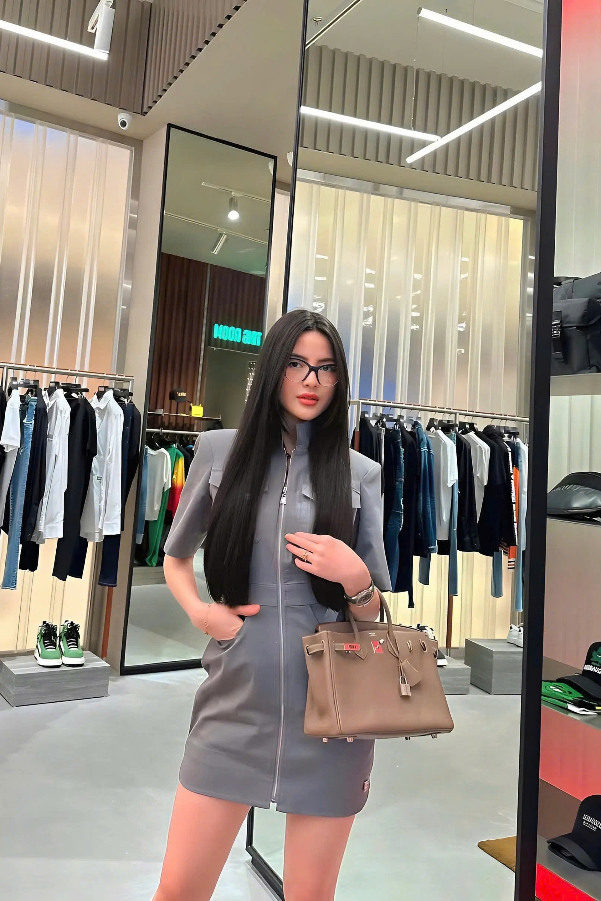 Vợ cầu thủ Quang Hải sở hữu loạt túi hàng hiệu Hermès, Dior đắt giá - 5 Vợ cầu thủ Quang Hải sở hữu loạt túi hàng hiệu Hermès, Dior đắt giá - 5