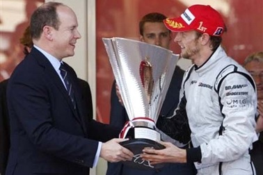 Button độc diễn, Raikkonen hết “khát” champagne