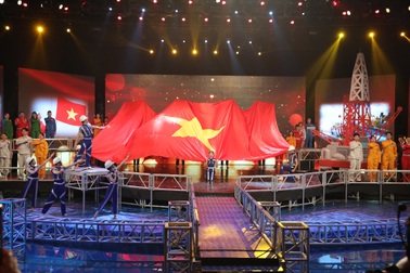 Kỷ niệm 60 năm Ngày Truyền thống ngành Dầu khí Việt Nam cùng chương trình "Hành trình thắp lửa"