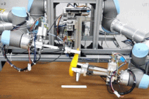 Video: Cánh tay robot tỉ mẩn lột vỏ quả chuối