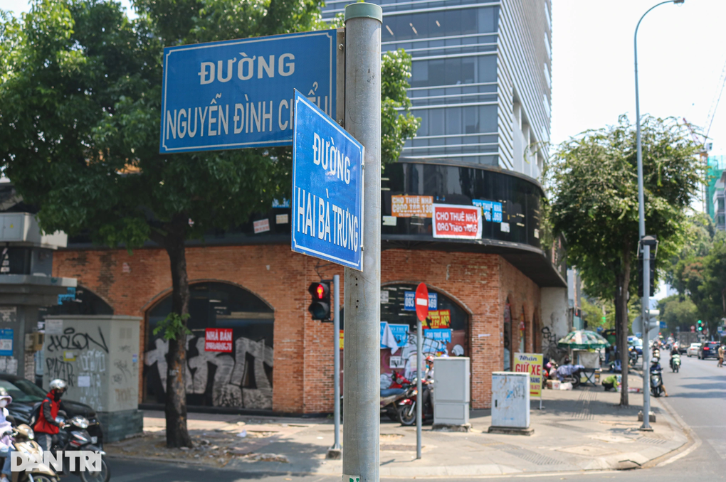 Thuê mặt bằng nghìn đô, càng bán càng lỗ, kinh doanh hết thời... nổ - 4 Thuê mặt bằng nghìn đô, càng bán càng lỗ, kinh doanh hết thời... nổ - 4