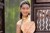 Á hậu Minh Thư đón xuân cùng áo dài cổ yếm