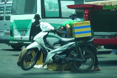 Các bến xe đông người tới gửi hàng sau Chỉ thị số 16