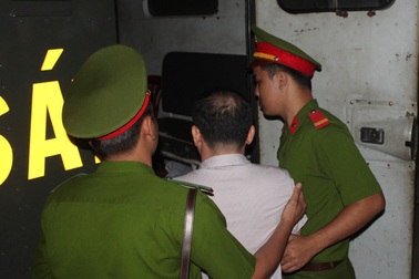 Dọa dẫm người dân để chiếm đoạt tiền, nguyên cán bộ công an lãnh án