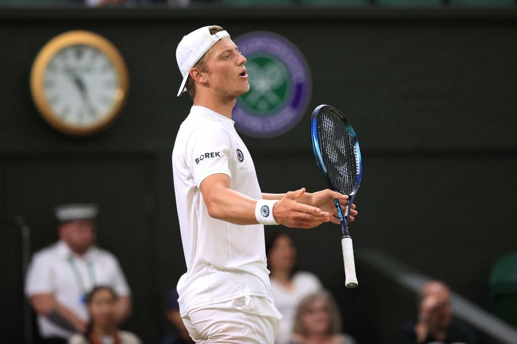 Đánh bại ngựa ô Van Rijthoven, Djokovic vào tứ kết Wimbledon - 2 Đánh bại ngựa ô Van Rijthoven, Djokovic vào tứ kết Wimbledon - 2