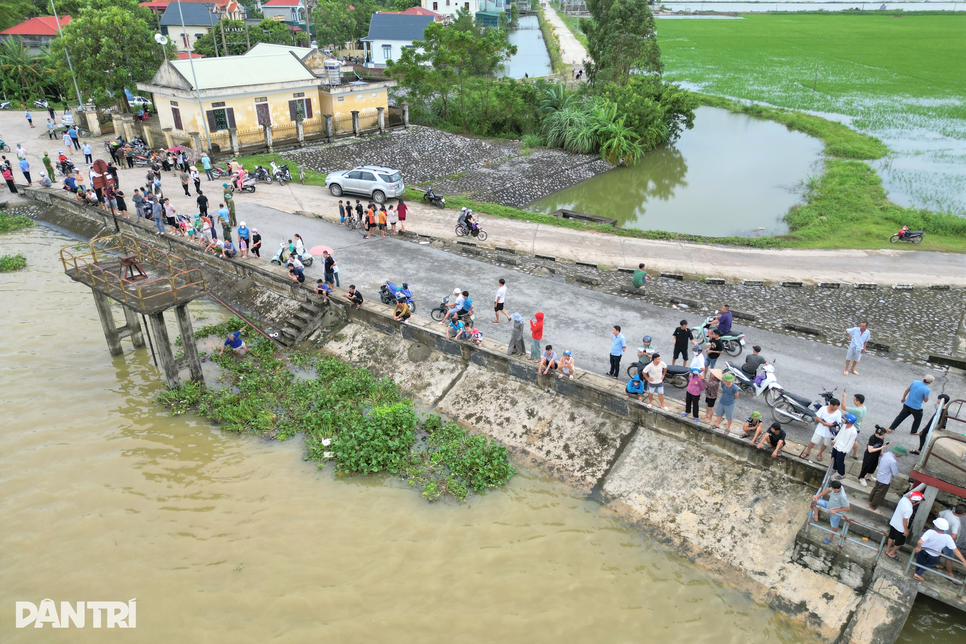 Översvämningen i Hoang Long-floden drar sig tillbaka, Ninh Binh upphäver evakueringsordern - 1 Lũ sông Hoàng Long rút, Ninh Bình dừng lệnh di dân - 1