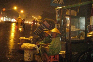 Lướt thướt mưu sinh trong mưa