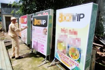 Quảng cáo cờ bạc "núp bóng" biển hiệu kinh doanh tràn lan ở phố núi