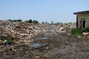 Bãi rác kinh hoàng ở khu du lịch Sầm Sơn