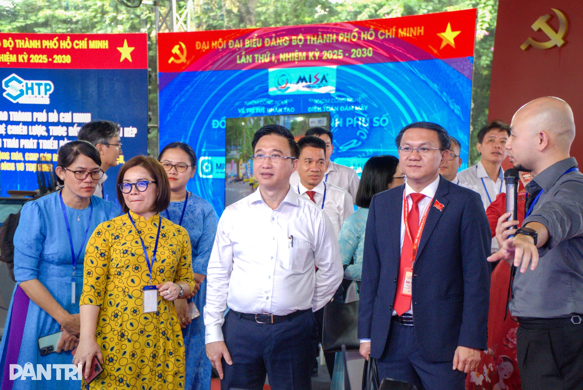 جب ویتنامی ڈرون، روبوٹ اور چپس HCMC ٹیکنالوجی نمائش میں Khi drone, robot và chip Việt “lên sóng” tại triển lãm công nghệ TPHCM - 1
