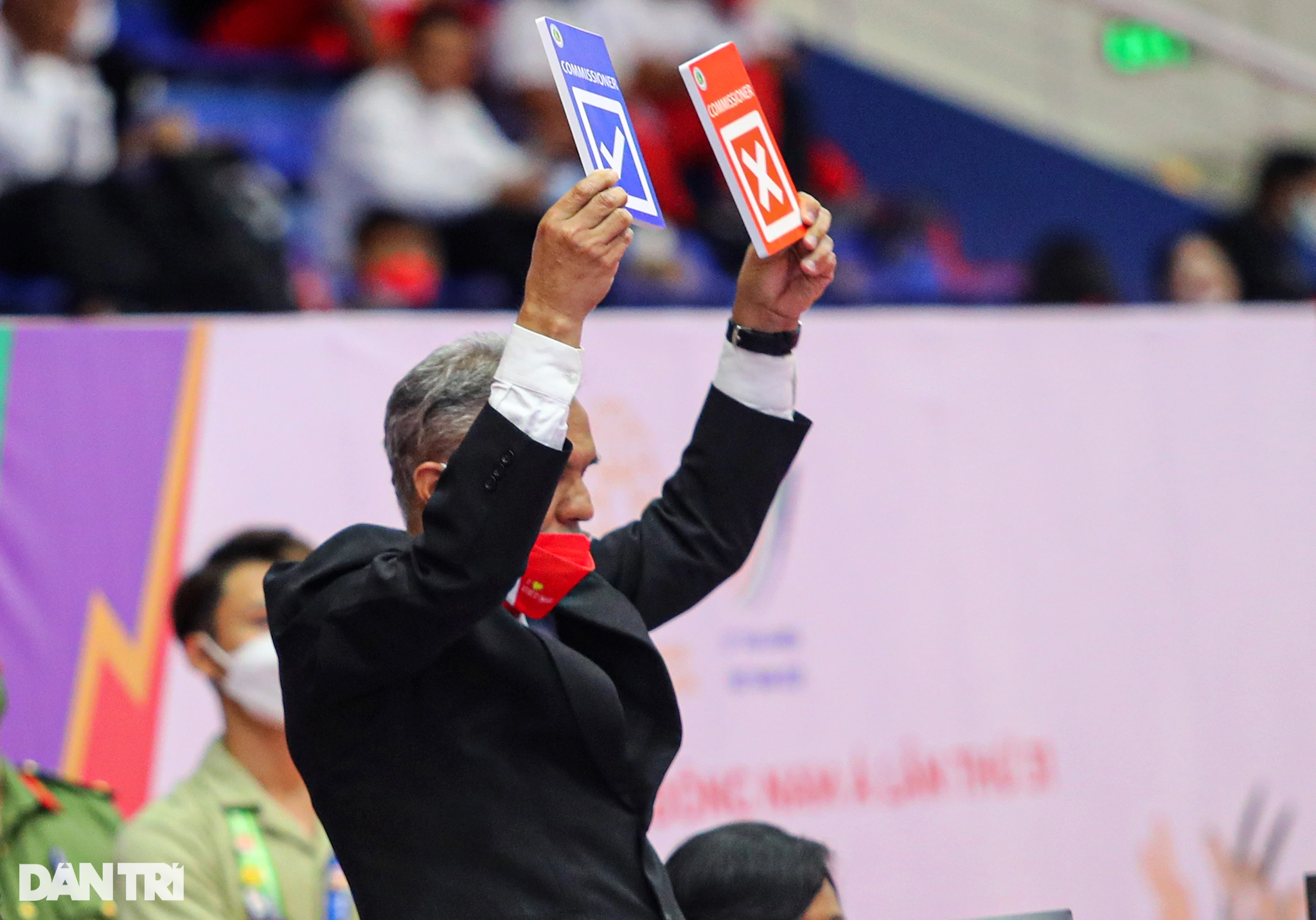 Nhiều VĐV chấn thương, nằm cáng rời sân trong ngày cuối thi Pencak Silat - 13 Nhiều VĐV chấn thương, nằm cáng rời sân trong ngày cuối thi Pencak Silat - 13